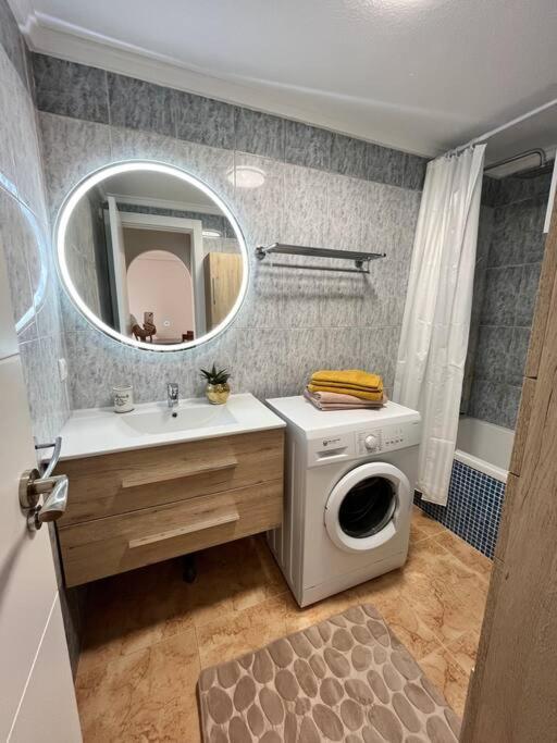 Cozy Apartment 5 Mins To Beach トレビエハ エクステリア 写真
